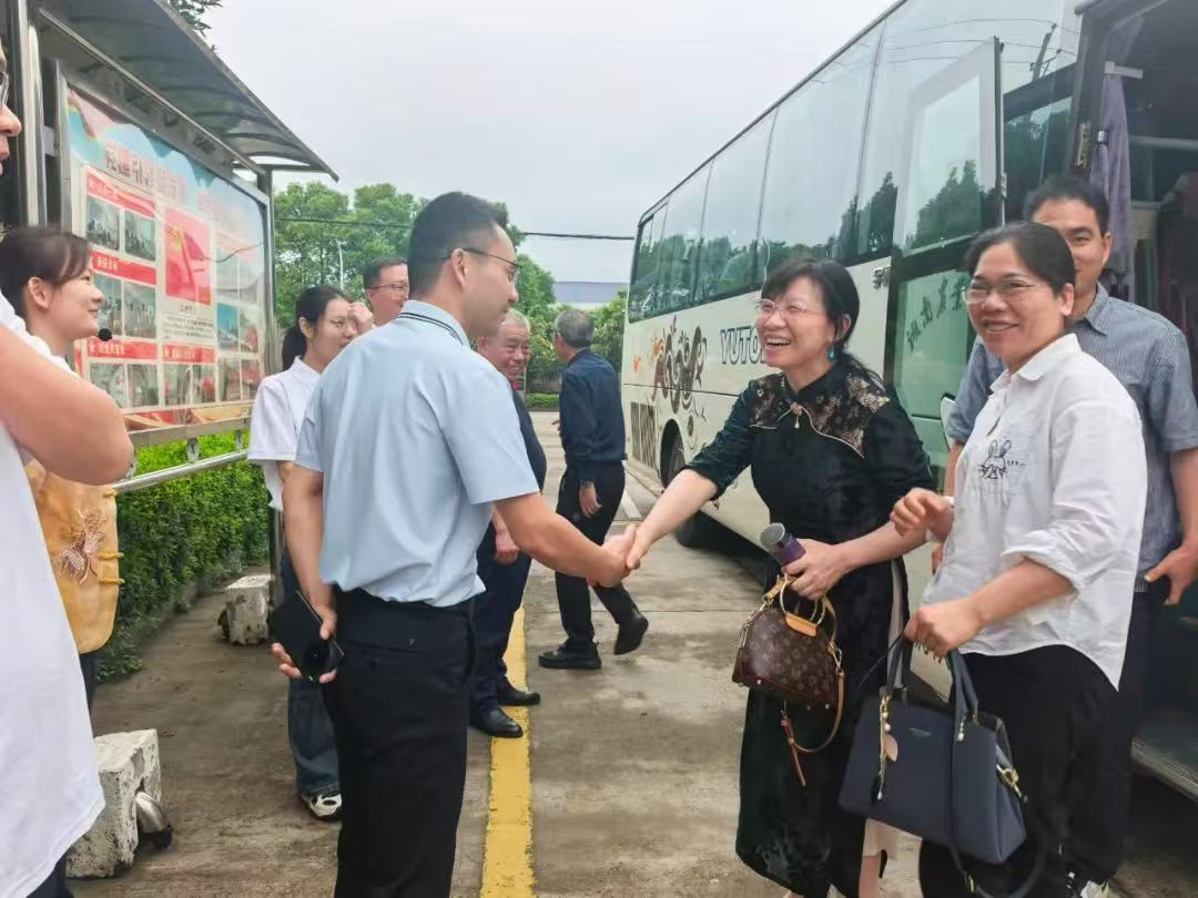 湘益茶香續(xù)薪火，校企共繪茯茶新篇——湖南農(nóng)大師生走進(jìn)益陽(yáng)茶廠開展實(shí)踐研學(xué)